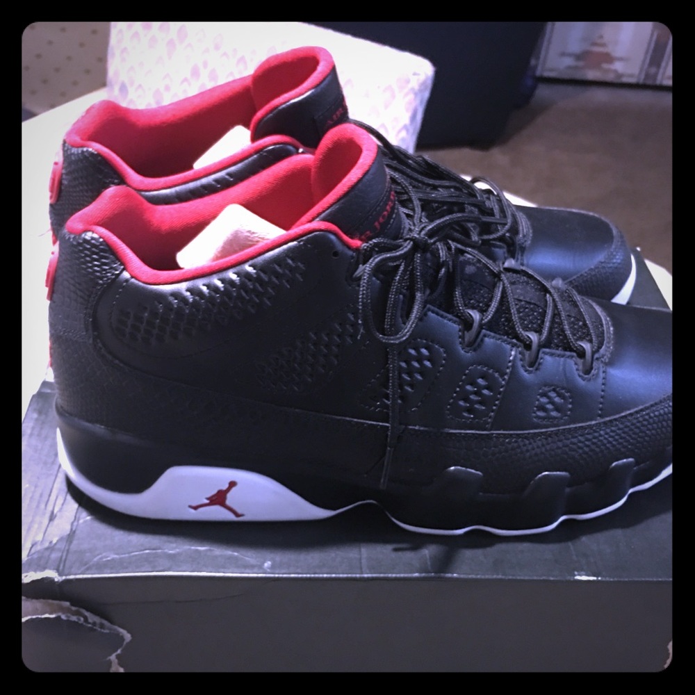 Air Jordan retro 9 low.